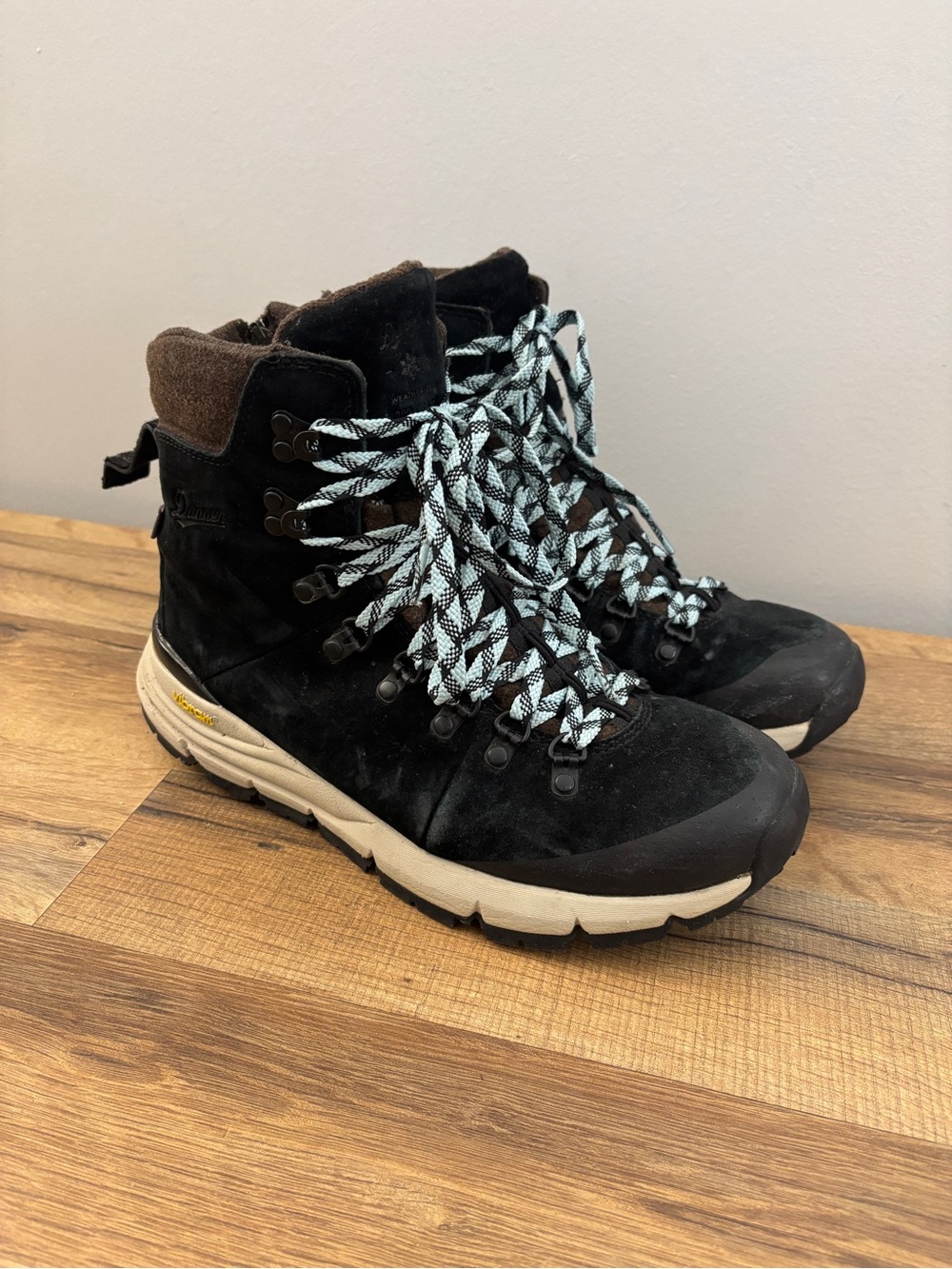 Danner Arctic 600 Side Zip Suede Insulated Winter Hiking Boot Women’s